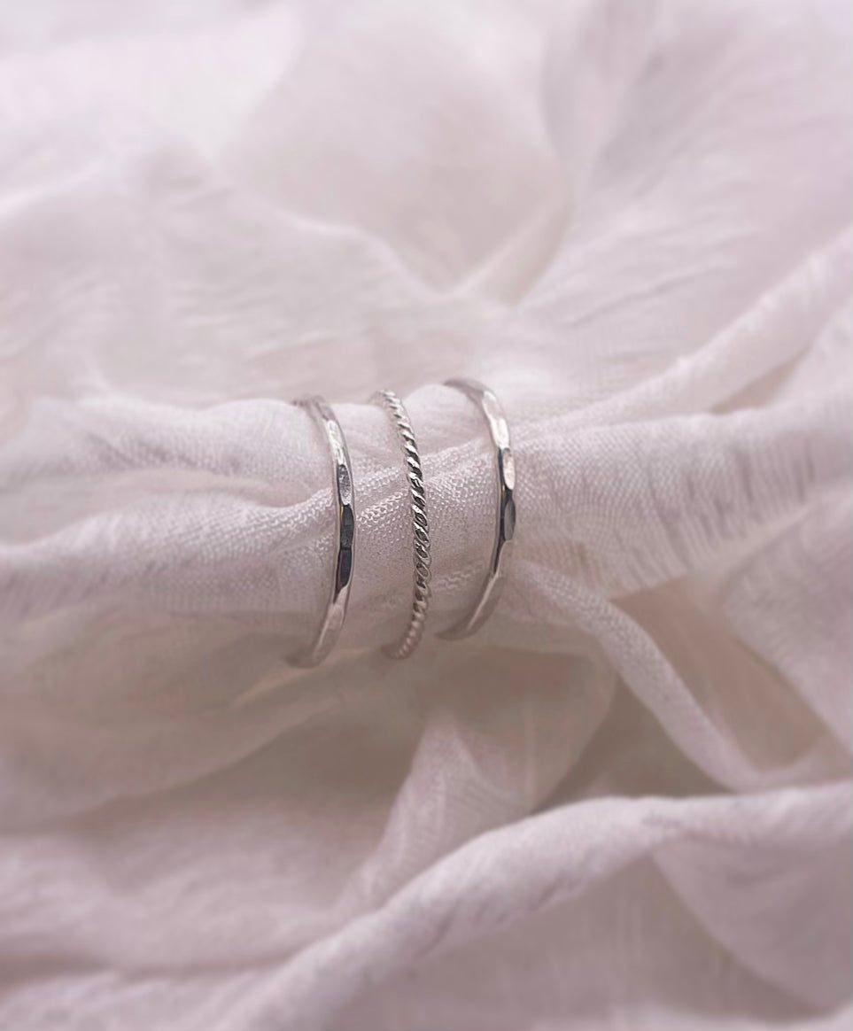 Twisted Band Stacking Set